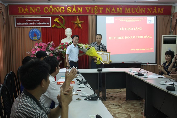 n trungson tang hoa 30 nam tuoi dang