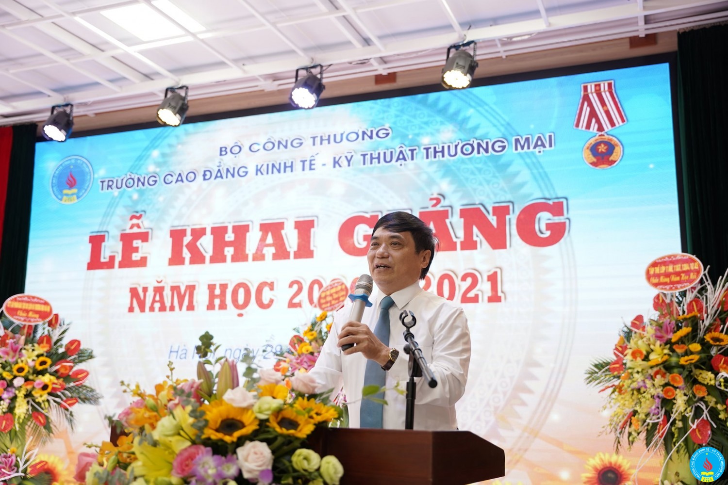 khai giang nam 2020 hieu pho