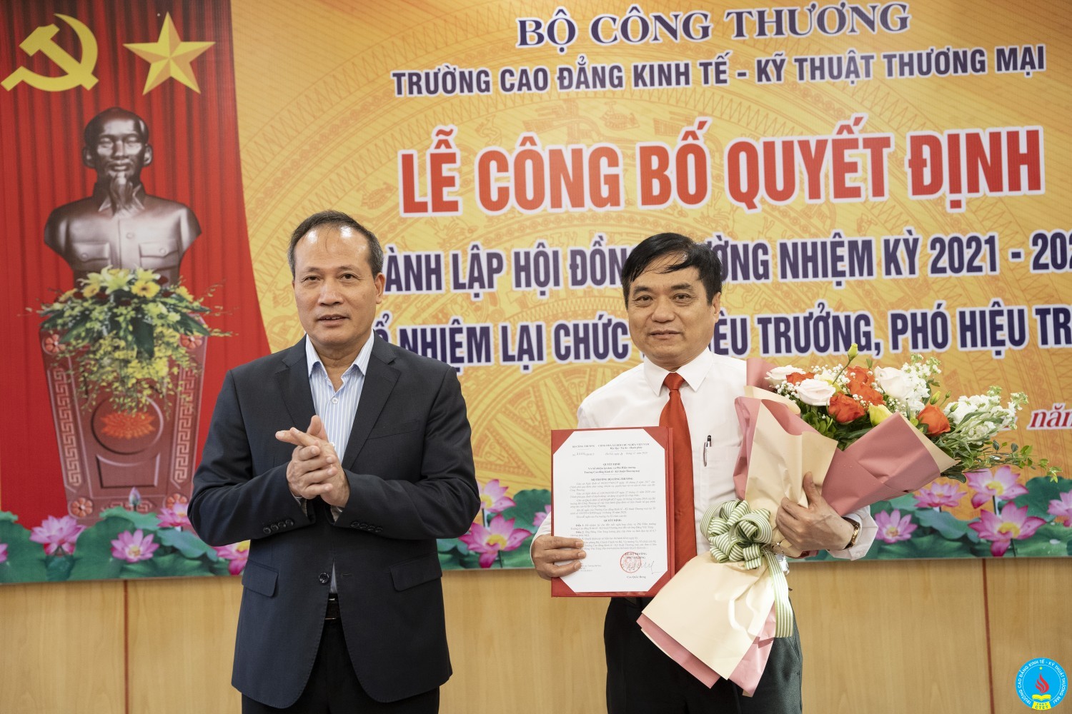 trao quyet dinh bo nhiem 04