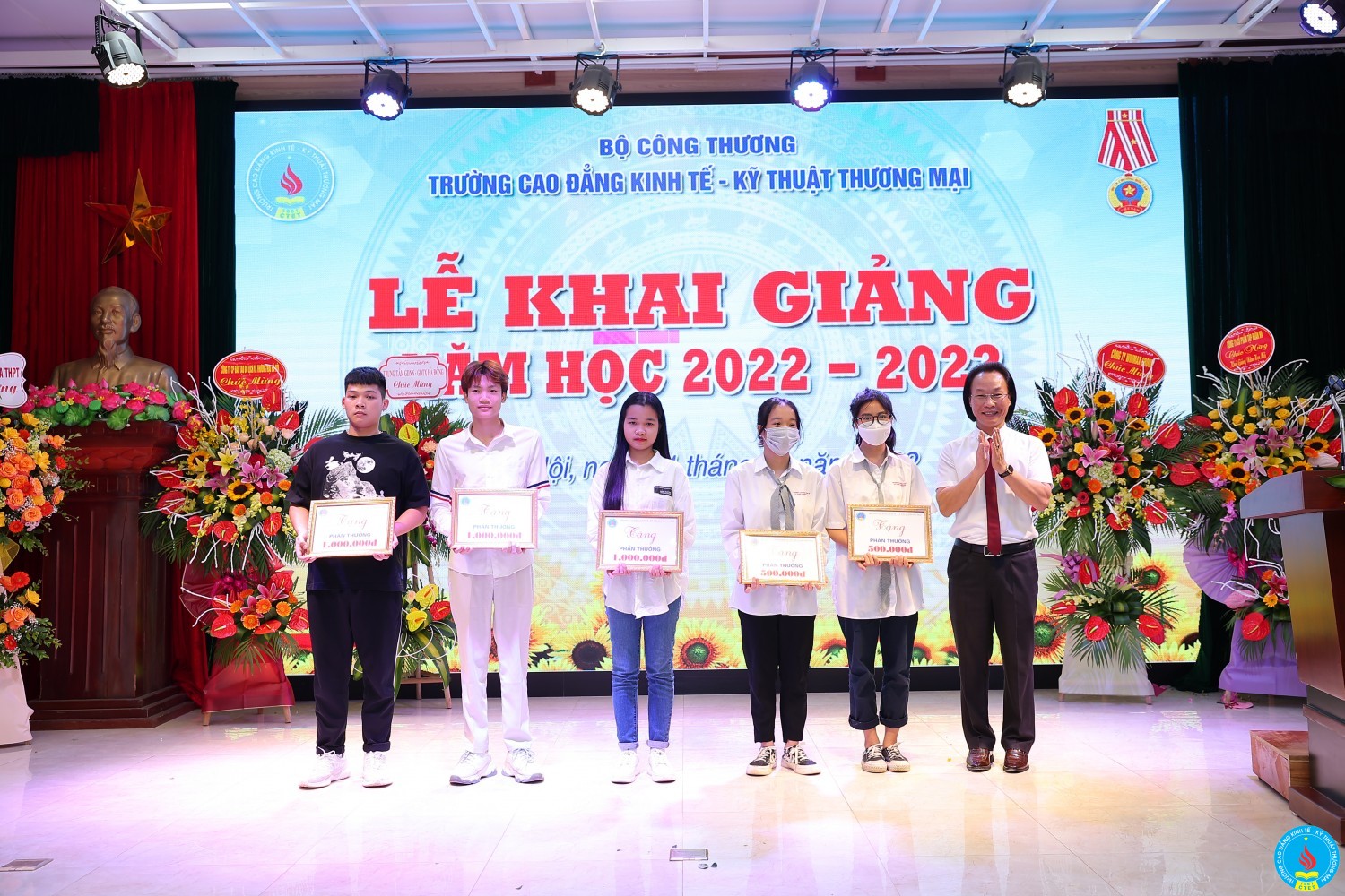 khai giang 2022 2023 VHL 0407