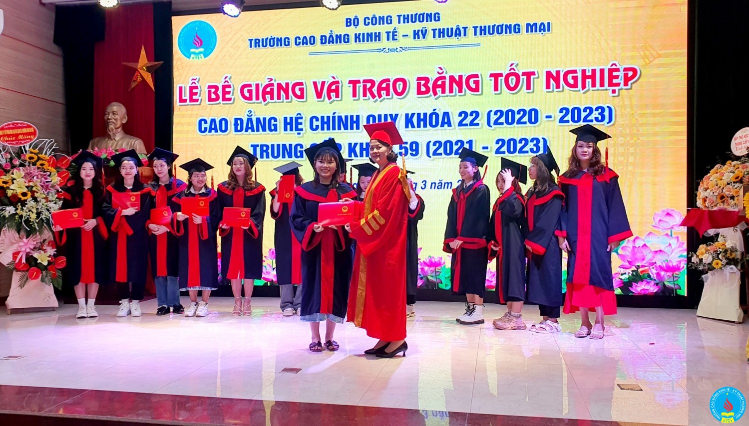 trao bang 2023 (9)